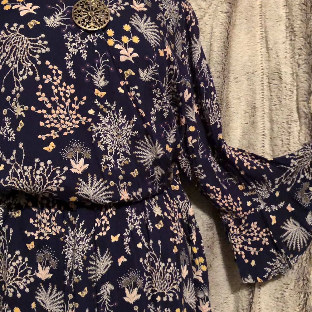 Beautiful Floral Pattern Dress - Picture 4 of 7